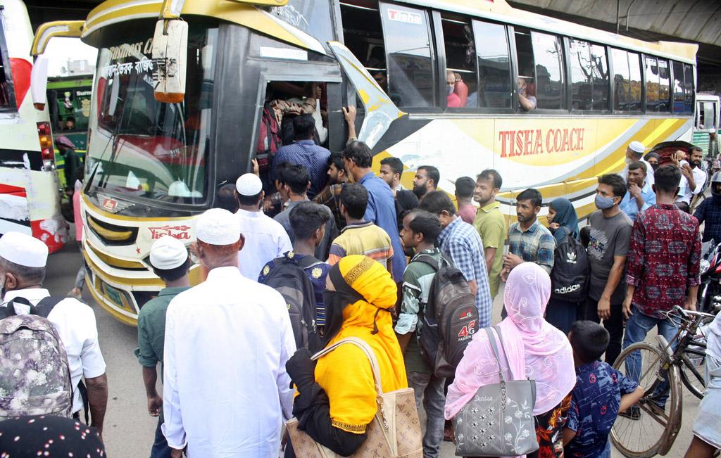 গণপরিবহনে কিলোতে ভাড়া বাড়ল মহানগরে ৩৫, দূরপাল্লায় ৪০ পয়সা