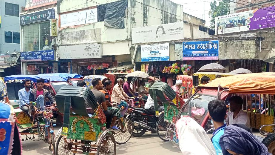 যানজটে-দাবদাহে নাকাল ক্রেতা