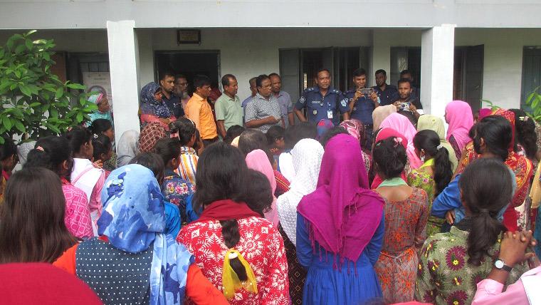 মৌলভি শিক্ষককে পুনর্বহালের দাবিতে ক্লাস বর্জন, বিক্ষোভ