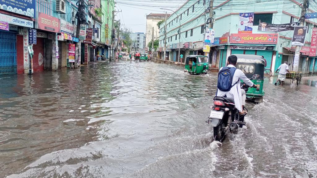 সিলেটে চড়া দামে বিক্রি হচ্ছে খাবার পানি