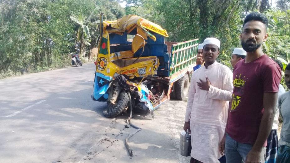 সড়ক দুর্ঘটনায় প্রাণ গেল ভাটাশ্রমিকের 