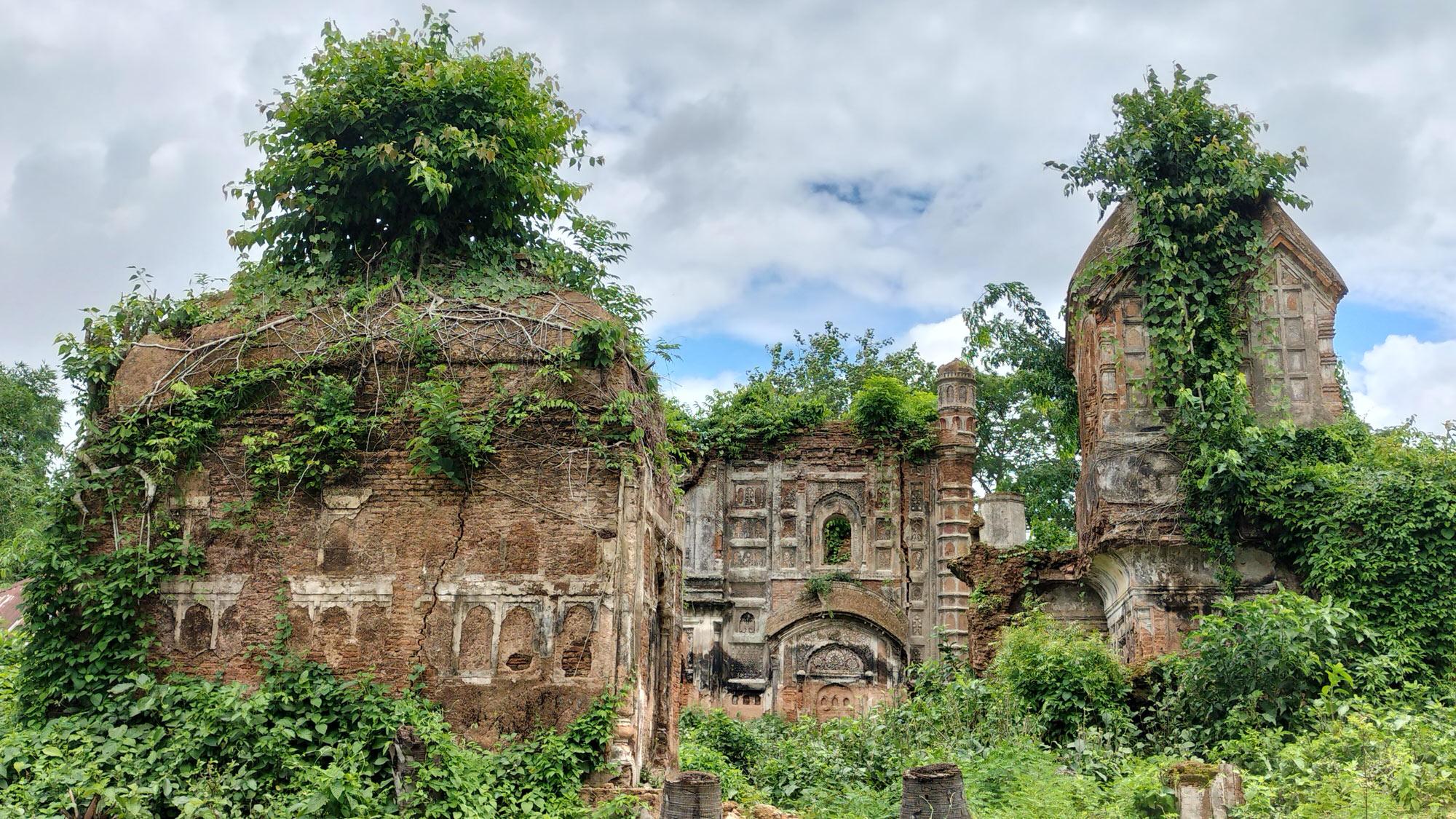 ধ্বংসের দিকে ঐতিহাসিক 'ভাঙা মসজিদ'