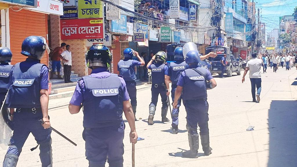 কিশোরগঞ্জে বিএনপির পদযাত্রায় পুলিশের বাধা, কাঁদানে গ্যাস, আহত শতাধিক