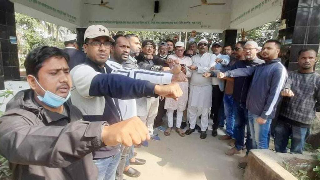 মৃতদের ভোট দেওয়া রুখতে কবরস্থানে বিএনপি নেতাদের শপথ