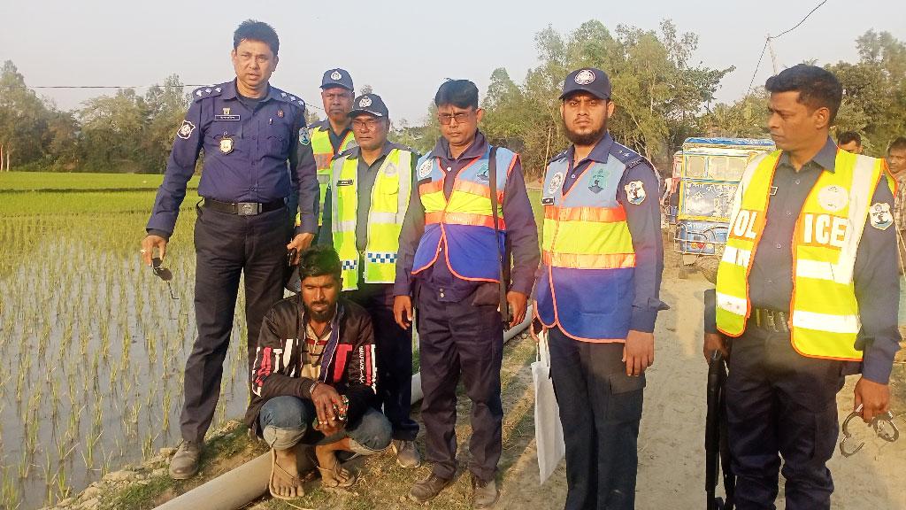 জামালপুরে নৌ-পুলিশের অভিযান ৩ ড্রেজার জব্দ, গ্রেপ্তার ১ 