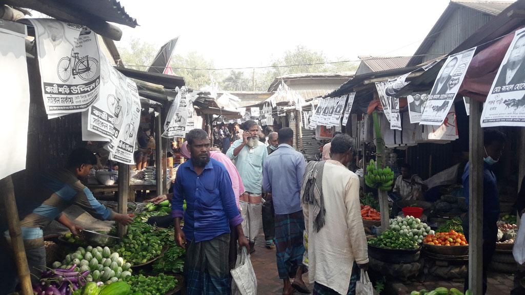 পোস্টার ছেয়ে গেছে বাজারে বইছে উৎসবের আমেজ