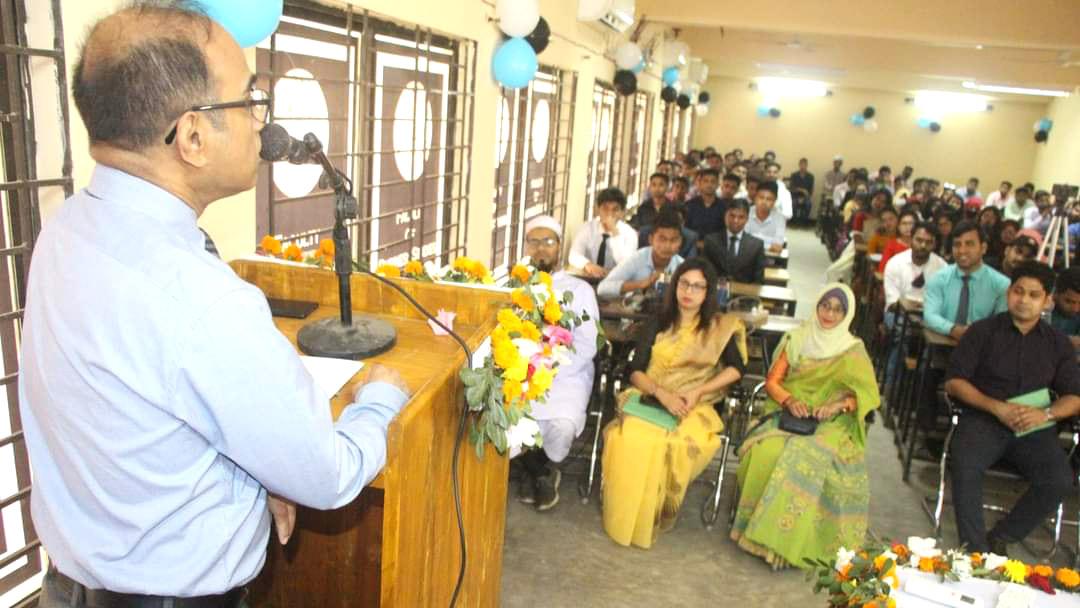 ‘শুধু একাডেমিক বইয়ে ব্যস্ত না থেকে গবেষণায় সংযুক্ত থাকতে হবে’