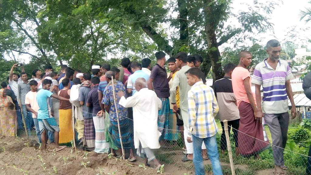 শিবগঞ্জে অজ্ঞাত ব্যক্তির ঝুলন্ত লাশ উদ্ধার 