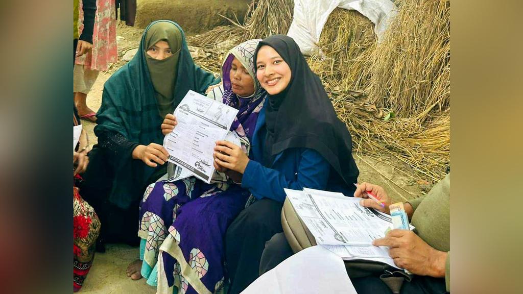 নৌকার নদভীর মেয়ে টাকা বিলি করছেন, স্বতন্ত্র প্রার্থীর লিখিত অভিযোগ