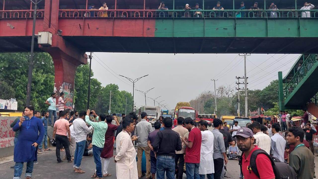 শামসের মুক্তির দাবিতে ঢাকা-আরিচা মহাসড়ক অবরোধ