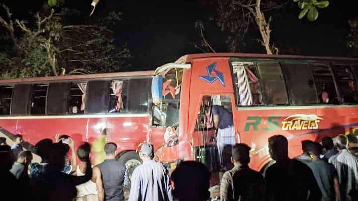 লোহাগাড়ায় ফের দুটি বাসের মুখোমুখি সংঘর্ষ, আহত ২০ 