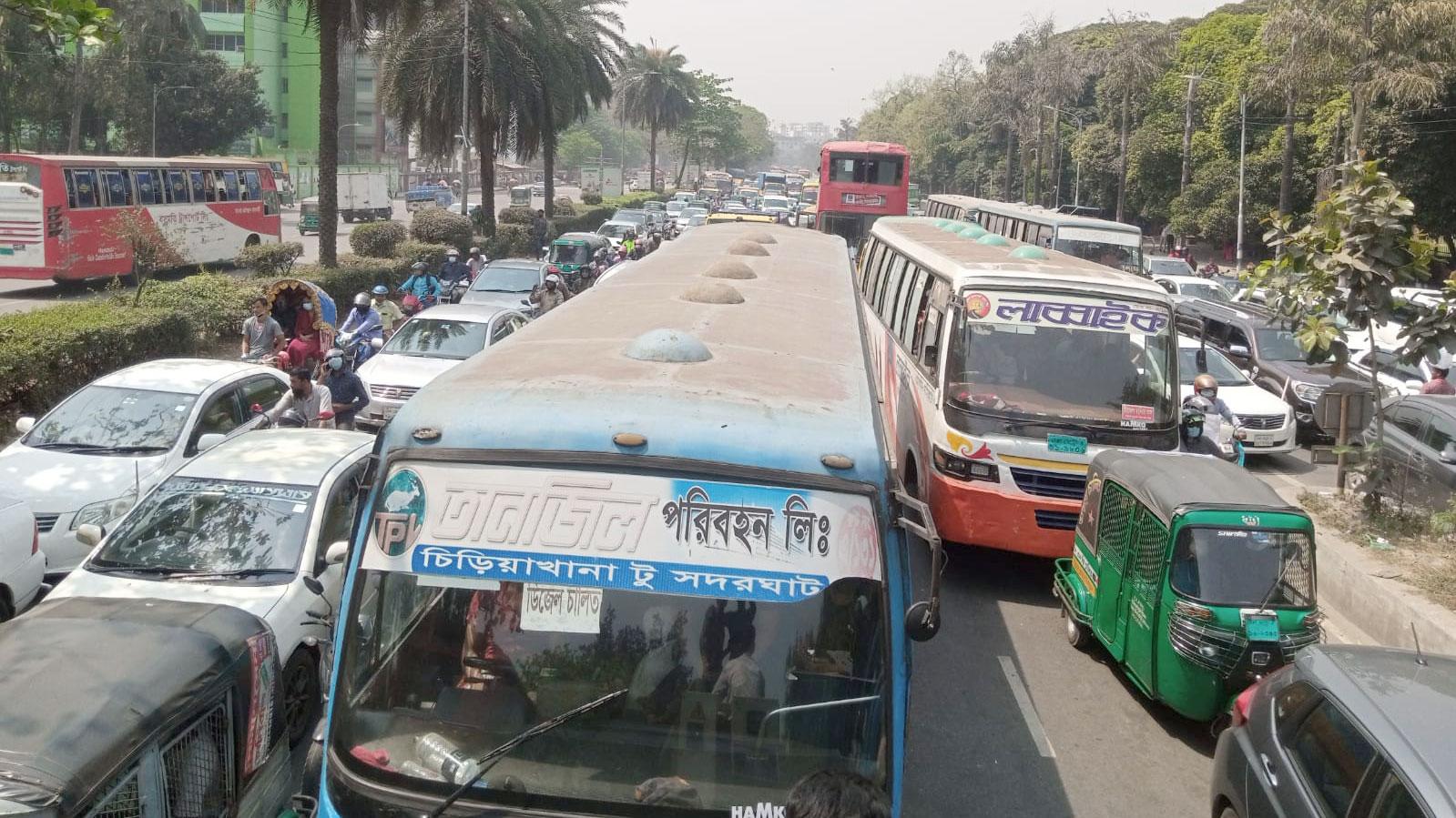 তীব্র যানজট, ভোগান্তিতে নগরবাসী 