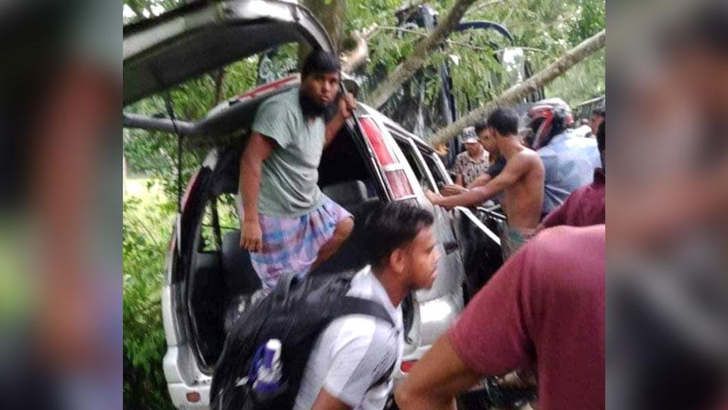 বরিশালে বাস–মাইক্রোবাসের সংঘর্ষে কিশোরীর মৃত্যু