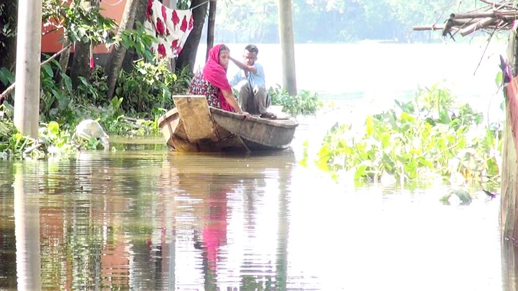 পানি নামলেও দুর্ভোগ বাড়ছে