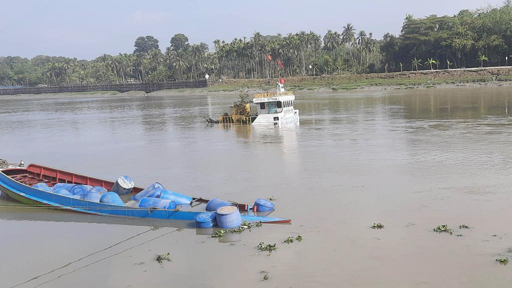 সারভর্তি জাহাজ উদ্ধারে তৎপরতা নেই