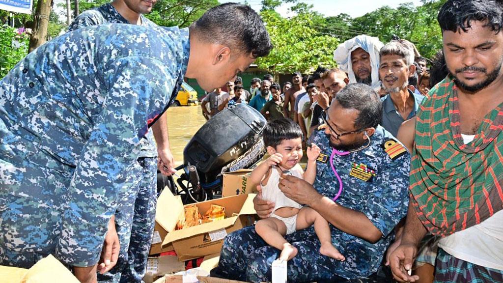 বন্যা পরিস্থিতিতে নৌবাহিনীর উদ্ধার ও ত্রাণ কার্যক্রম