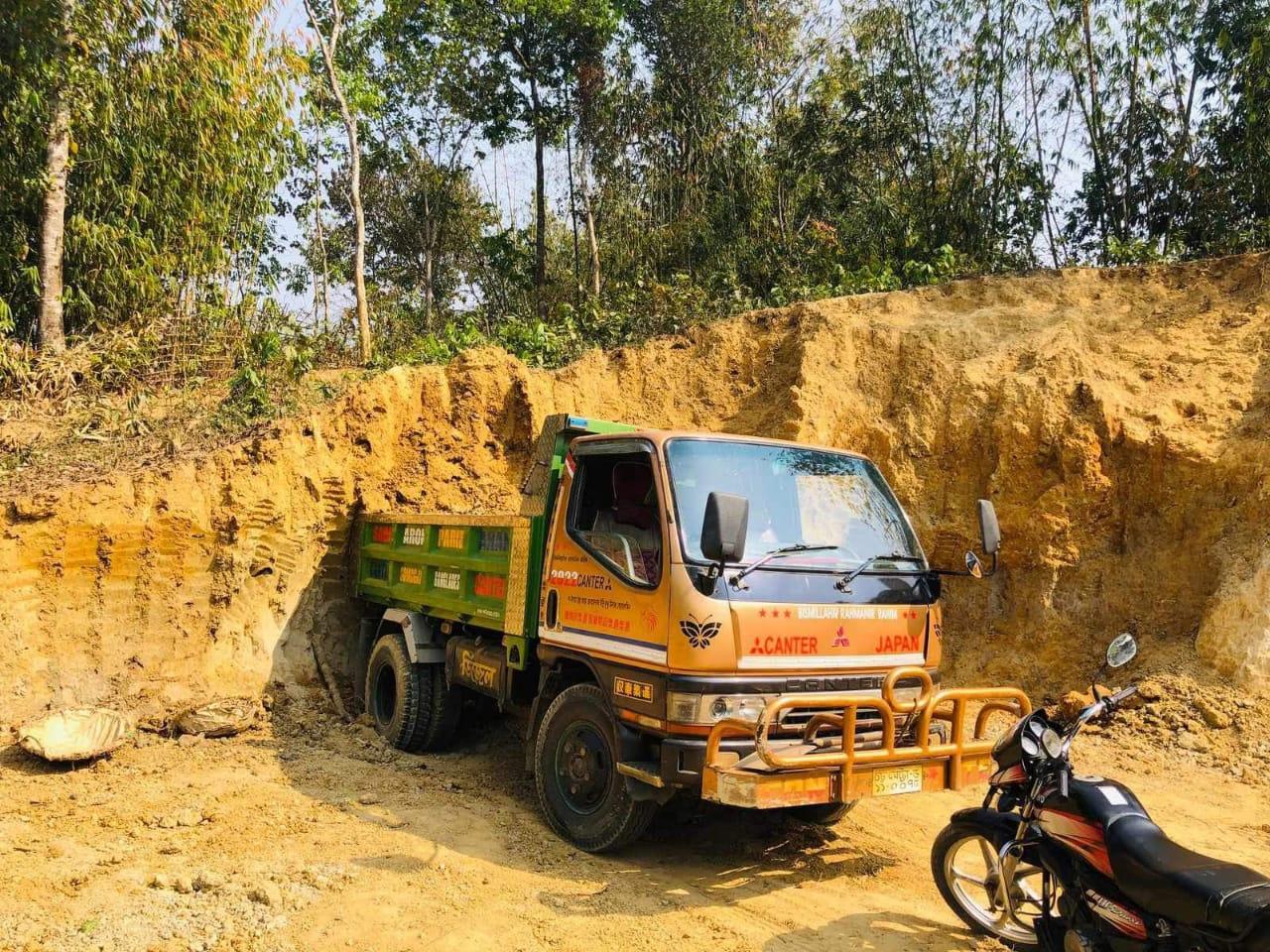 বন উজাড়ের পর এবার পাহাড় কেটে মাটি লুট