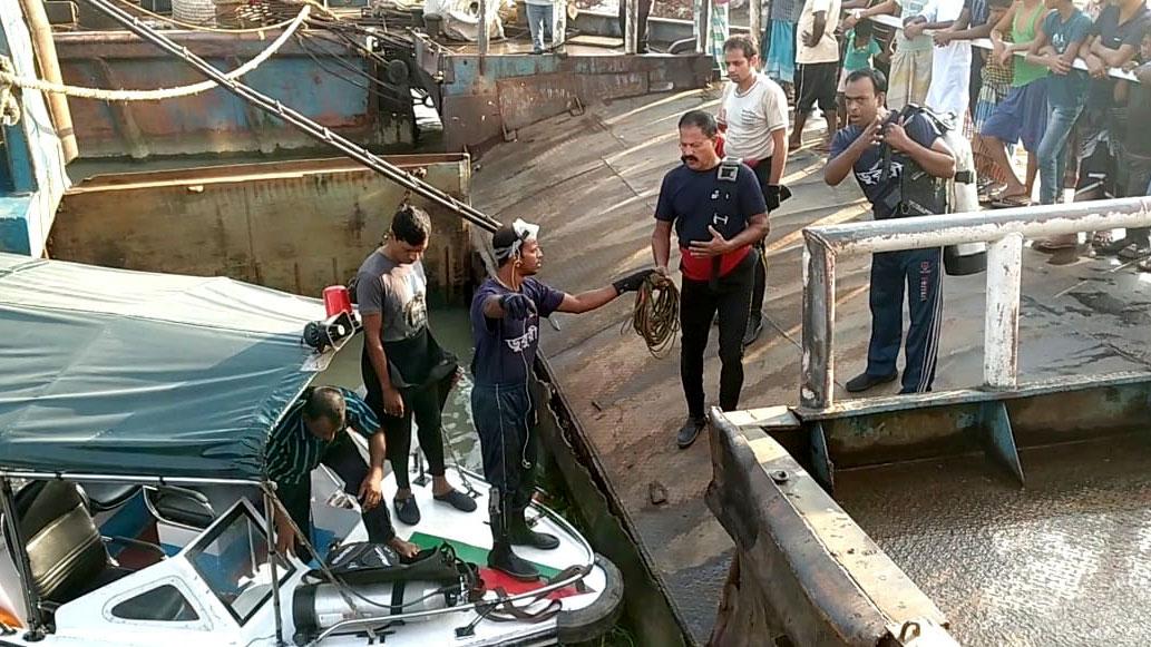 পদ্মায় ফের উদ্ধার অভিযান শুরু, আসেনি জাহাজ 'প্রত্যয়'