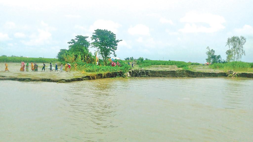 পানির সঙ্গে বাড়ছে দুশ্চিন্তা