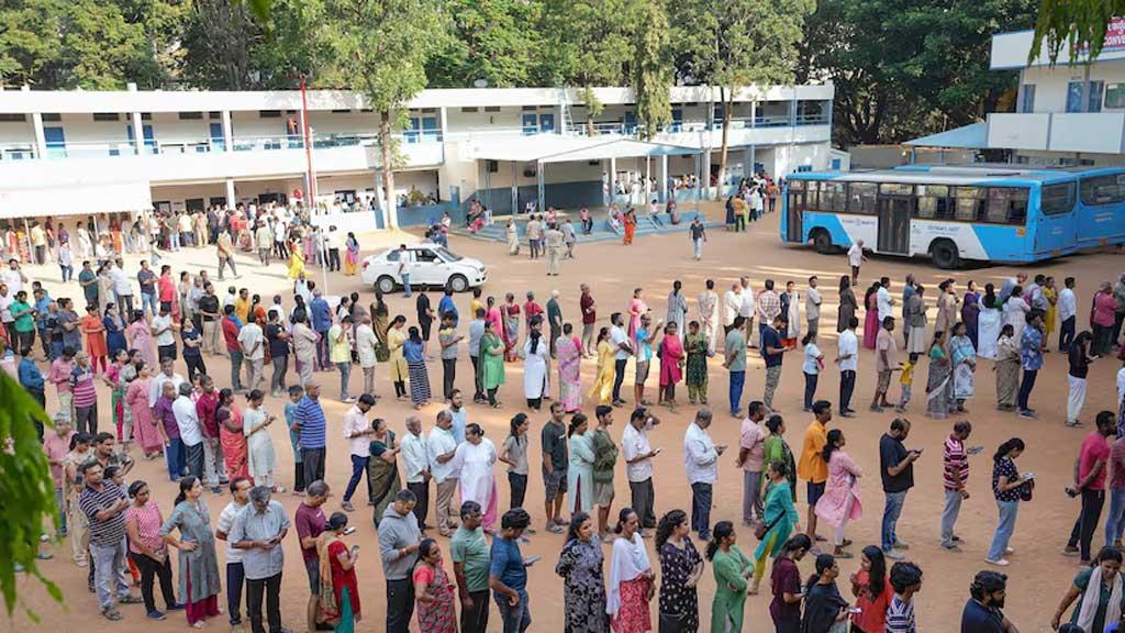 ভারতের লোকসভা নির্বাচন: প্রচণ্ড গরমে ভোটার টানতে লটারির আয়োজন