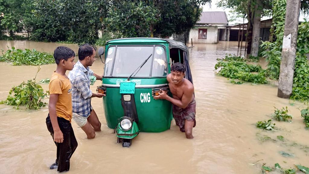 নিম্নাঞ্চলে মানুষের দুর্ভোগ