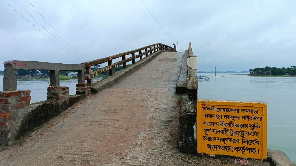 ঝুঁকিপূর্ণ তিনটি সেতুতে দুর্ভোগে লক্ষাধিক মানুষ