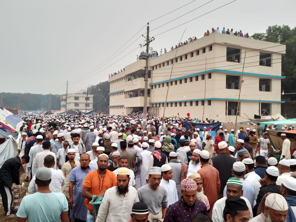 ইজতেমা ময়দানে মোবাইল ফোন নেটওয়ার্কে বিপর্যয়, ভোগান্তিতে মুসল্লিরা