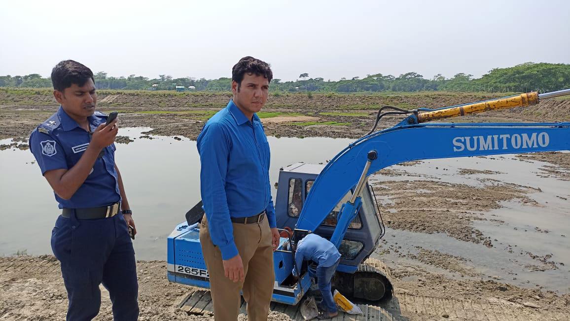 গোসাইরহাটে ফসলি জমির মাটি কাটায় ১ লাখ টাকা জরিমানা 