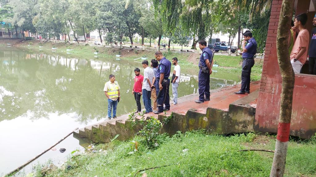 নরসিংদী সরকারি কলেজের পুকুরে ভাসছিল কিশোরের মরদেহ