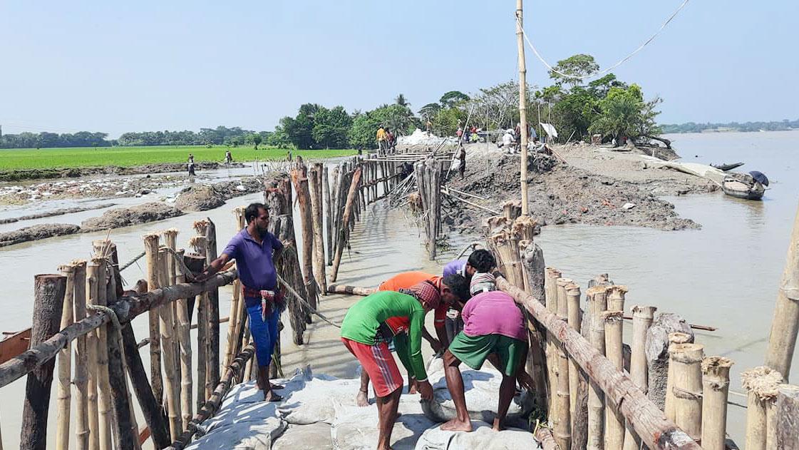 দাকোপে বেড়েছে নদীভাঙন