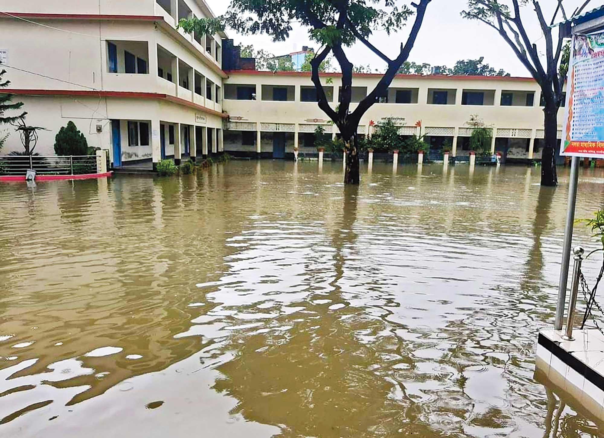 পানিবন্দী শিক্ষালয় এবং দুশ্চিন্তা