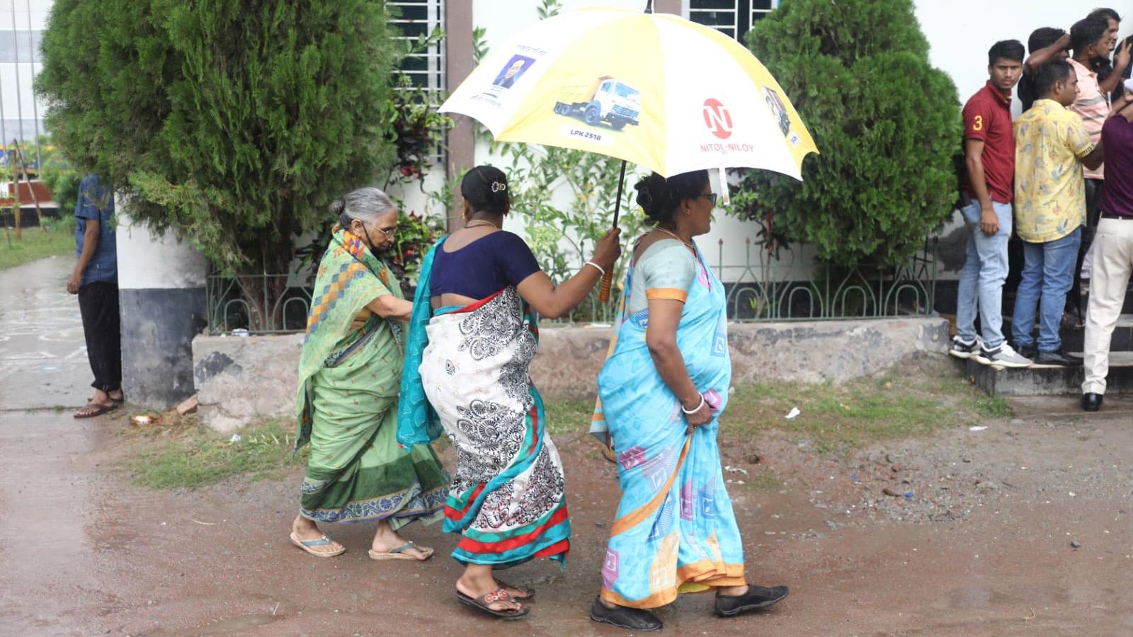 কুসিক নির্বাচনে বৃষ্টির বাগড়া