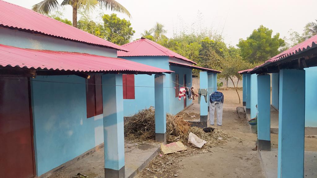 ঈদের আগে প্রধানমন্ত্রীর ঘর উপহার পাচ্ছেন ৩২ হাজার ৯০৪ গৃহহীন