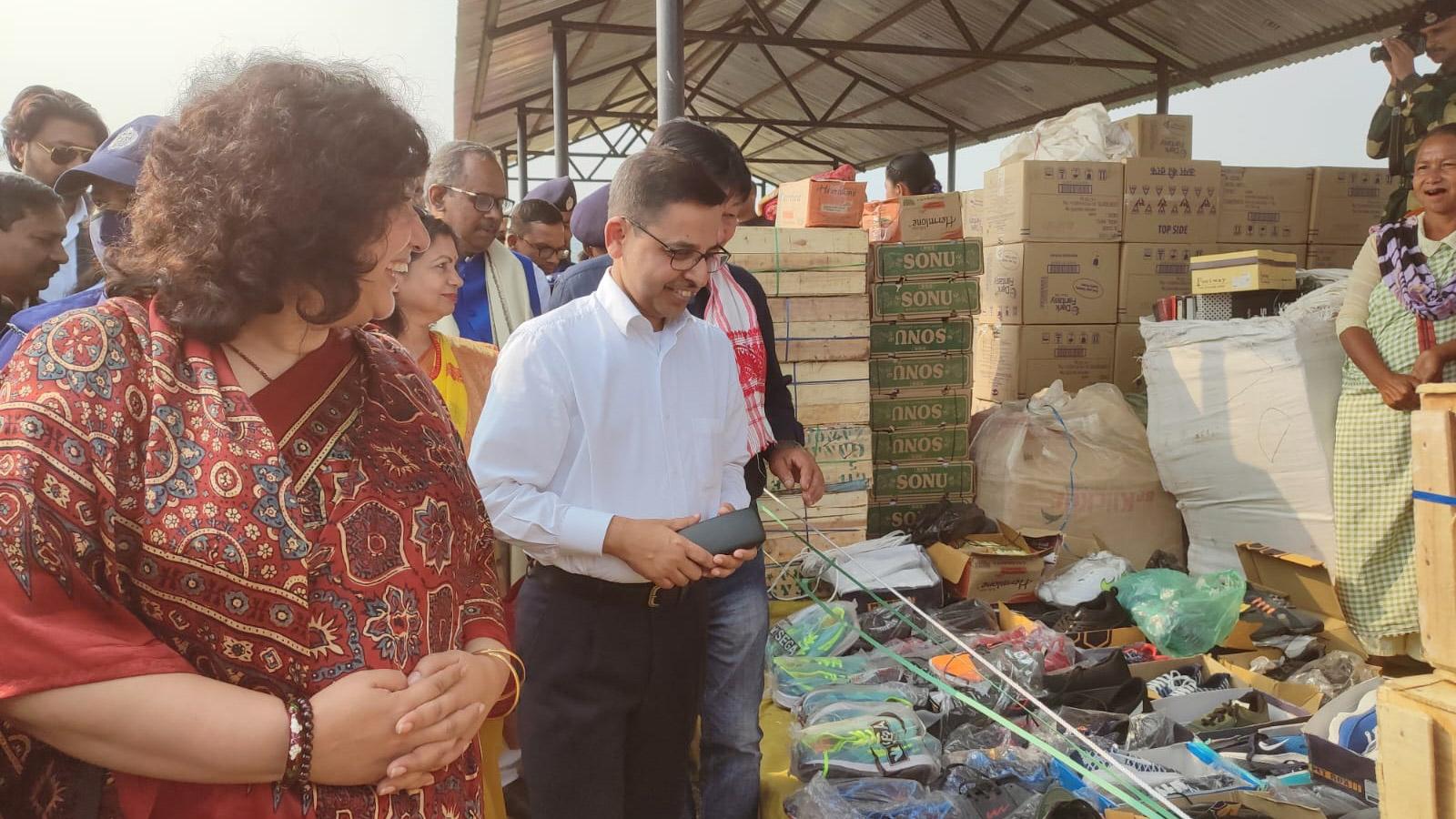 বাগানবাড়ি রিংগো বর্ডার হাট পরিদর্শন করেন ভারতীয় হাইকমিশনার