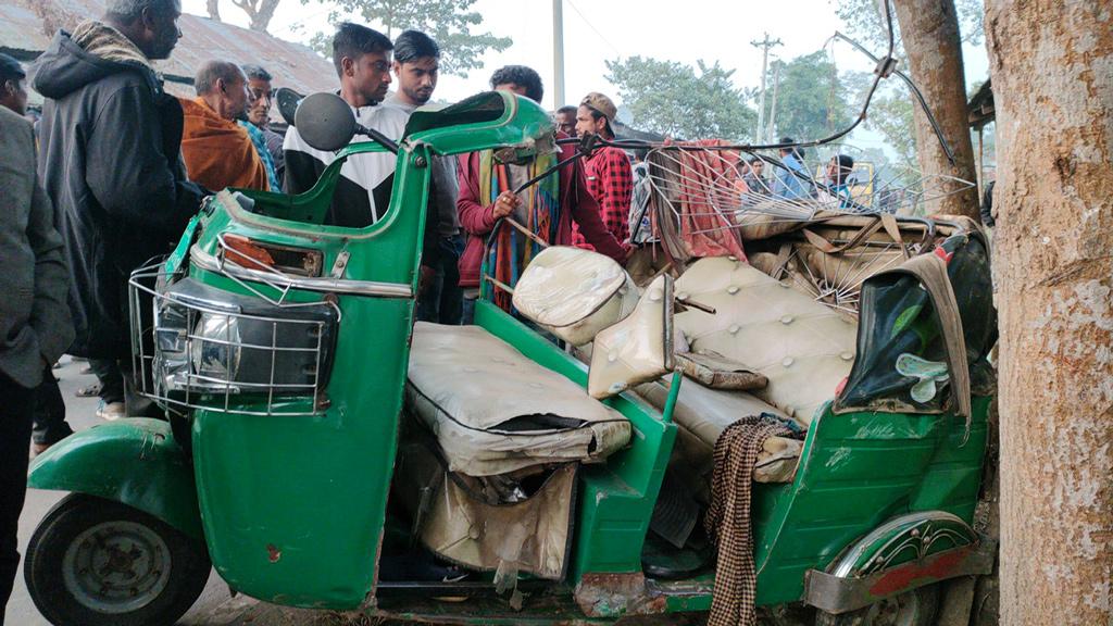 অটোরিকশা-মাইক্রোবাস সংঘর্ষে শিশু নিহত, আহত ৭ 