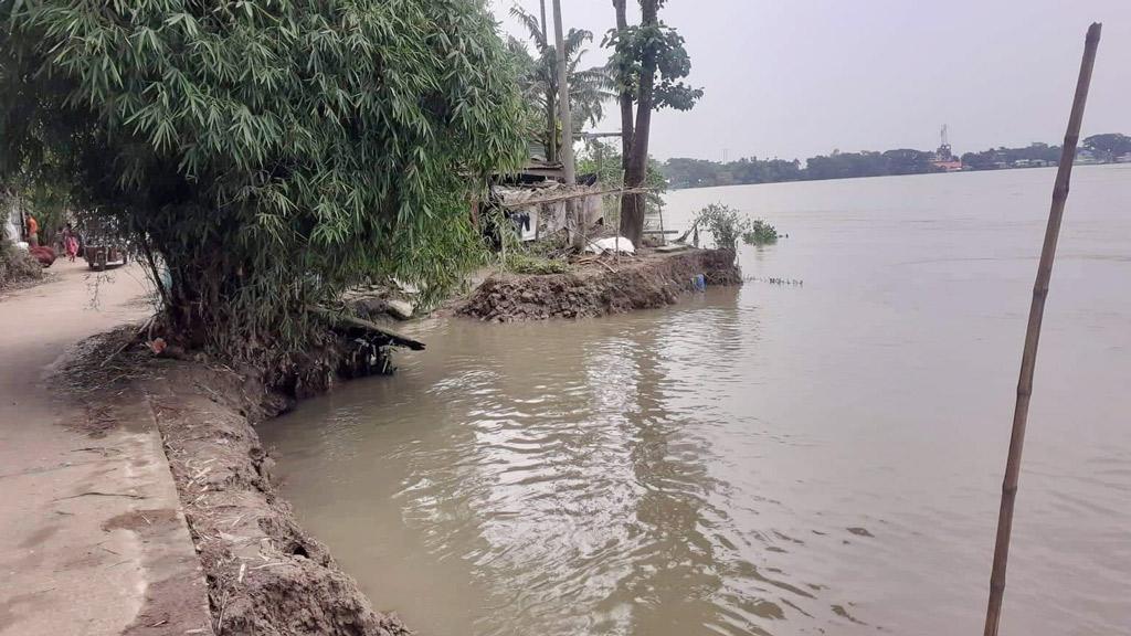 সুরমার ভাঙনঝুঁকিতে সড়ক