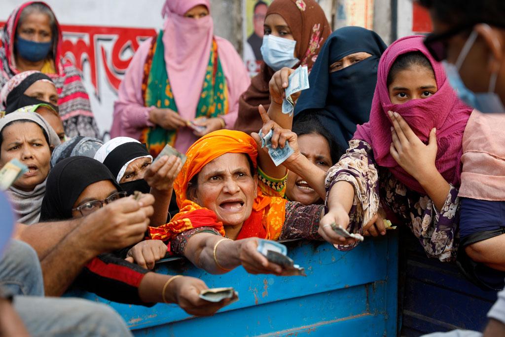 একই নামে একাধিক কার্ড, টিসিবির পণ্য কিনতে ভোগান্তি