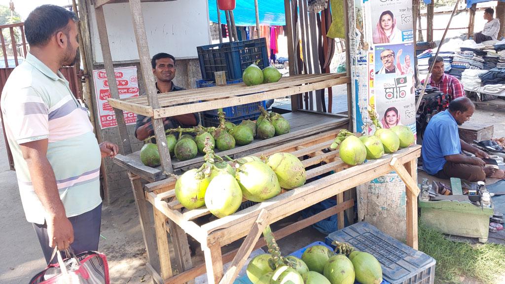 ৪০ টাকায় কেনা ডাব বিক্রি হচ্ছে ১২০ টাকায়