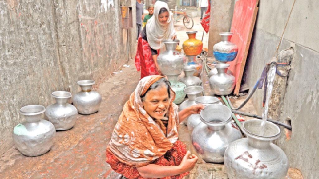 গরমে পানি-বিদ্যুতের সংকট ভোগান্তিতে নগরবাসী