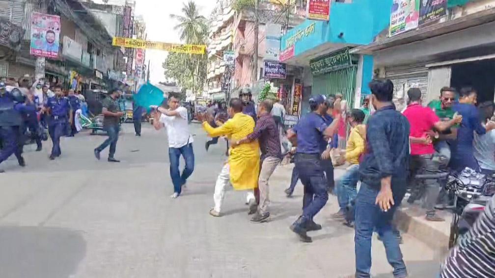 কিশোরগঞ্জে পুলিশ-বিএনপির সংঘর্ষে আহত ৩০, আটক ২