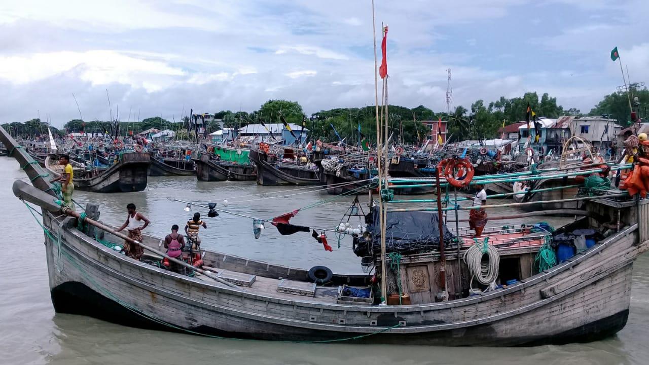 ইলিশ সংকটে পটুয়াখালীর জেলে পরিবারে হতাশা 