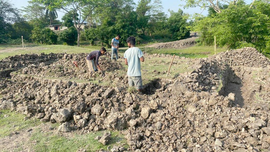 আশ্রয়ণ প্রকল্পের ঘর তৈরির আগেই উদ্বোধন 