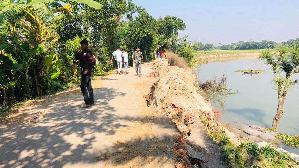 সংস্কার নেই, যোগাযোগ বন্ধ