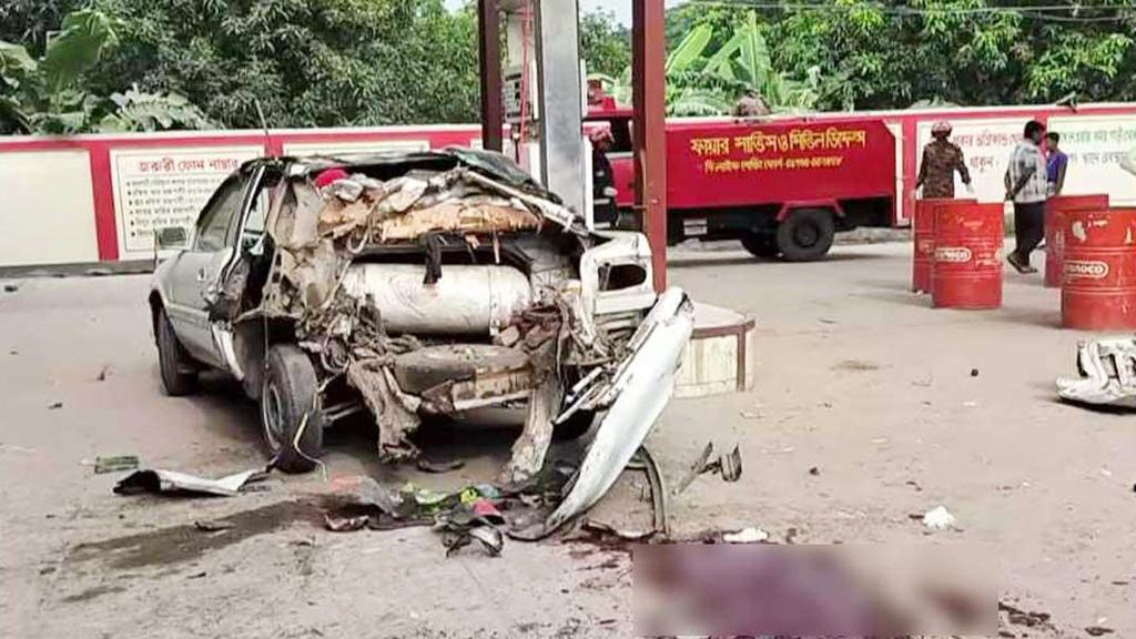 প্রাইভেটকারে গ্যাস নেওয়ার সময় সিলিন্ডার বিস্ফোরণ, চালকের মৃত্যু