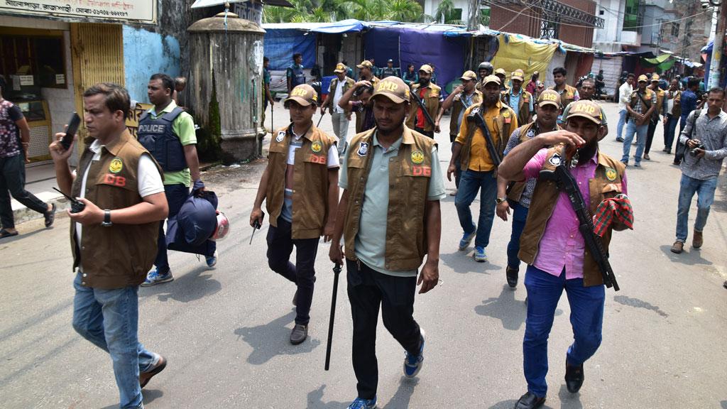 রাজশাহীতে থমথমে অবস্থা, পুলিশের কঠোর নিরাপত্তাবলয়