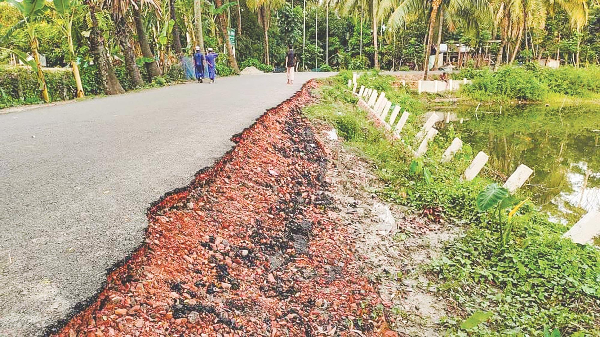 হস্তান্তরের আগেই ‘জলে’ ৭ কোটি টাকার সড়ক