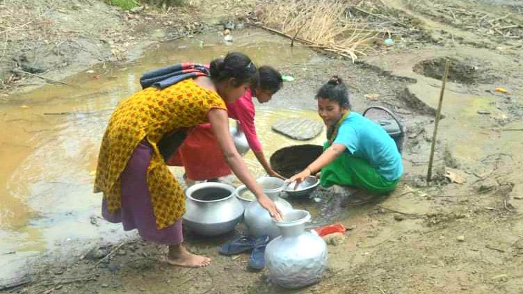 ঝিরি-ছড়ার পানিই ভরসা শত পরিবারের