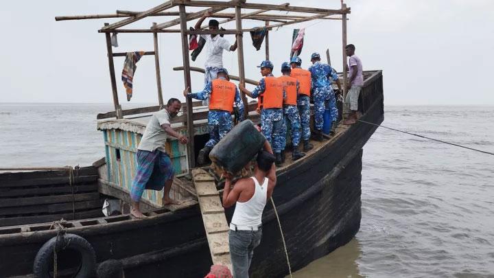 বঙ্গোপসাগরে জাহাজডুবি, ১১ নাবিককে জীবিত উদ্ধার