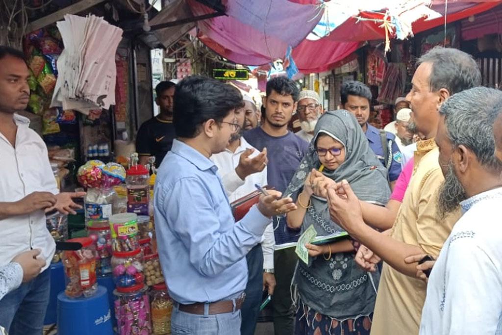 চাঁদপুরে ৫৮১ কেজি পলিথিন জব্দ, ৩ প্রতিষ্ঠানকে জরিমানা