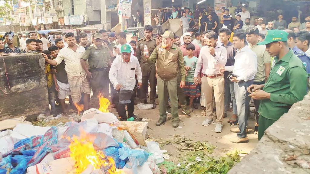 এক সপ্তাহে সাড়ে ১২ হাজার কেজি পলিথিন জব্দ